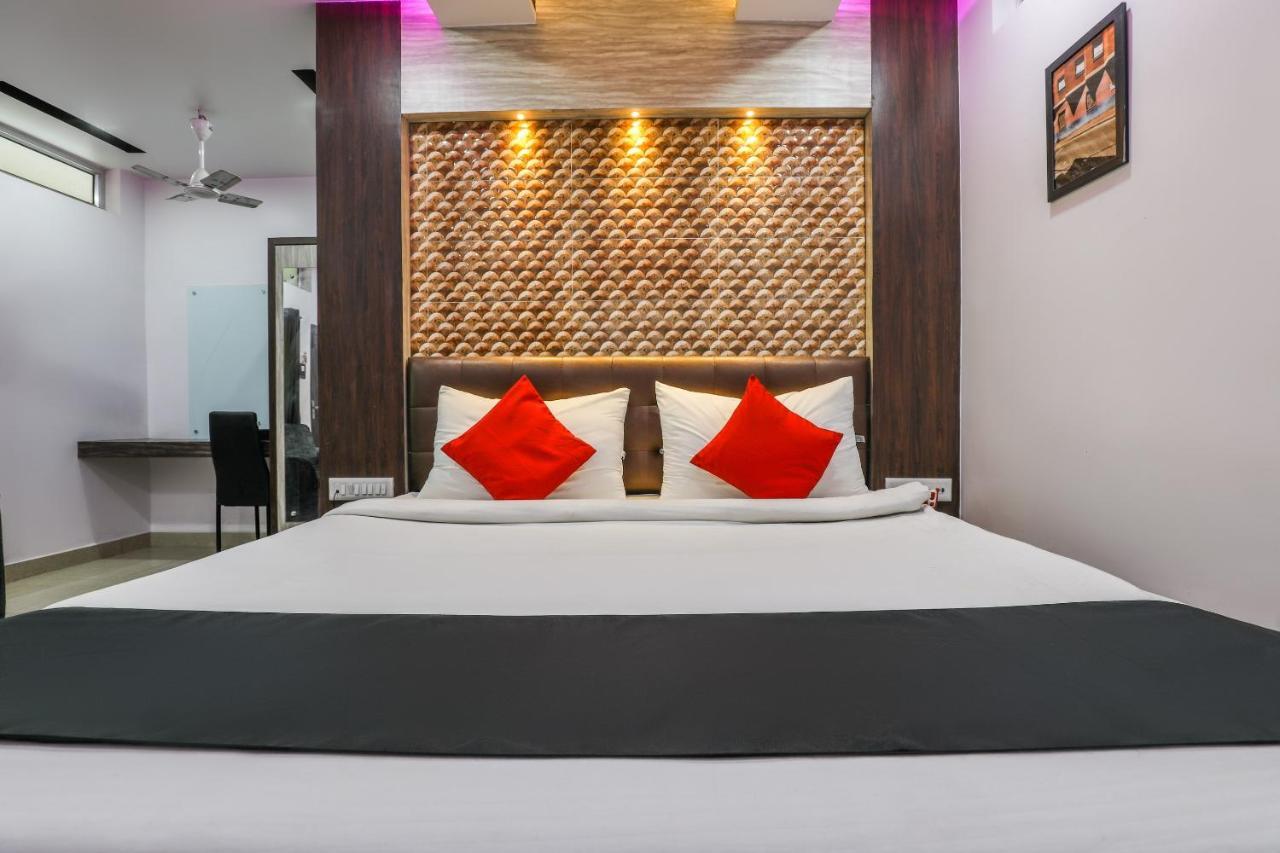 Oyo 14472 Brahmaputra Guest House Guwahati Exteriör bild