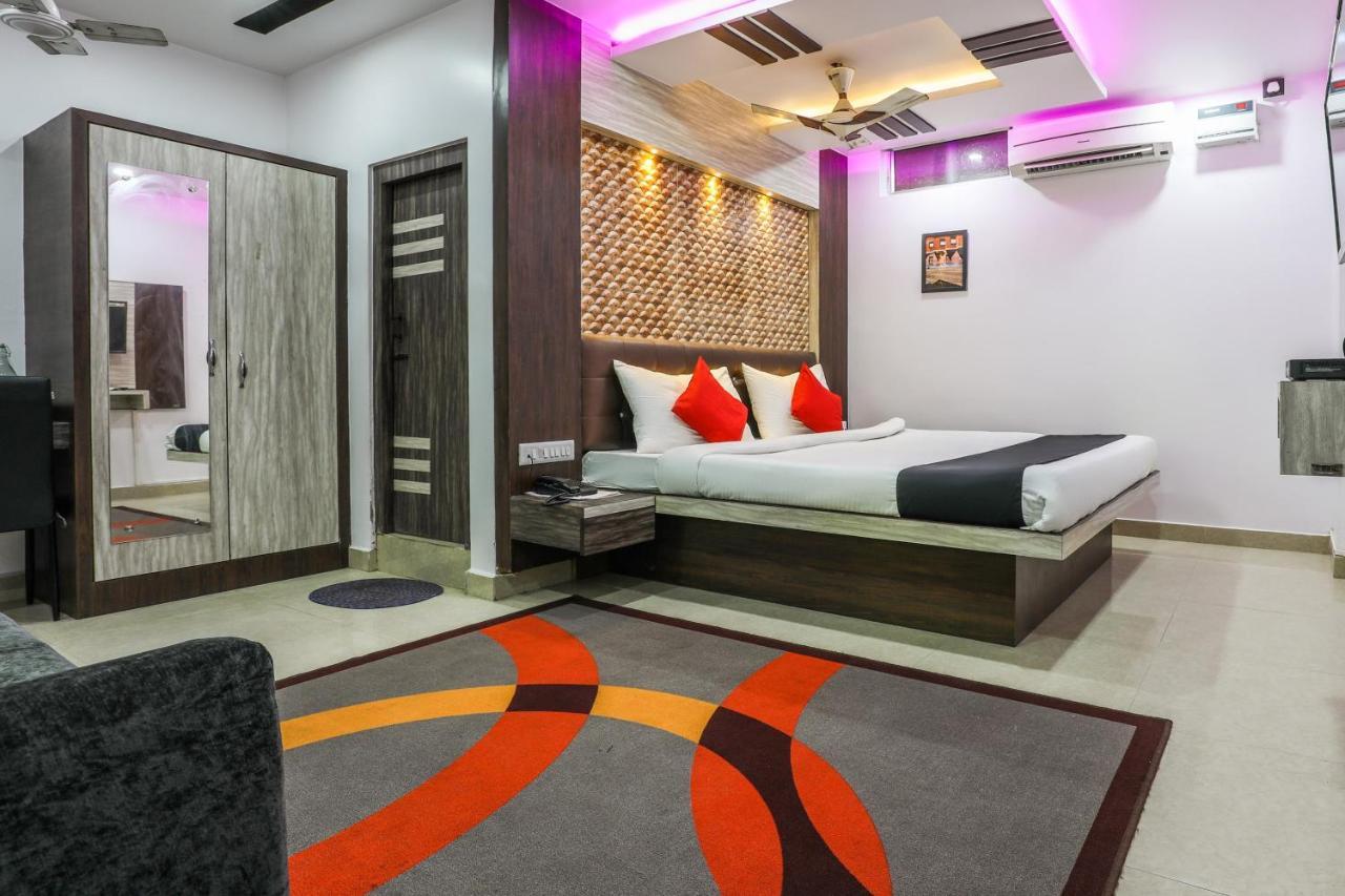 Oyo 14472 Brahmaputra Guest House Guwahati Exteriör bild