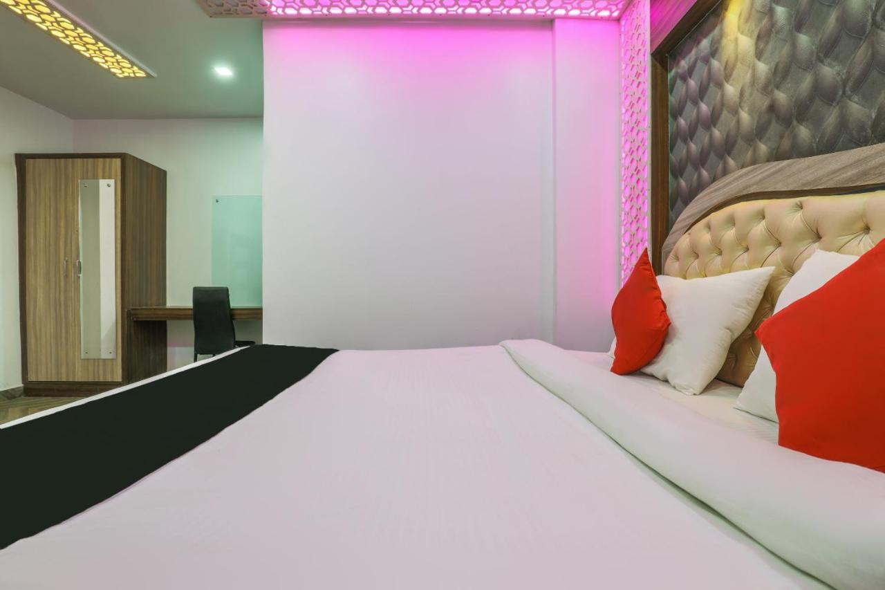 Oyo 14472 Brahmaputra Guest House Guwahati Exteriör bild