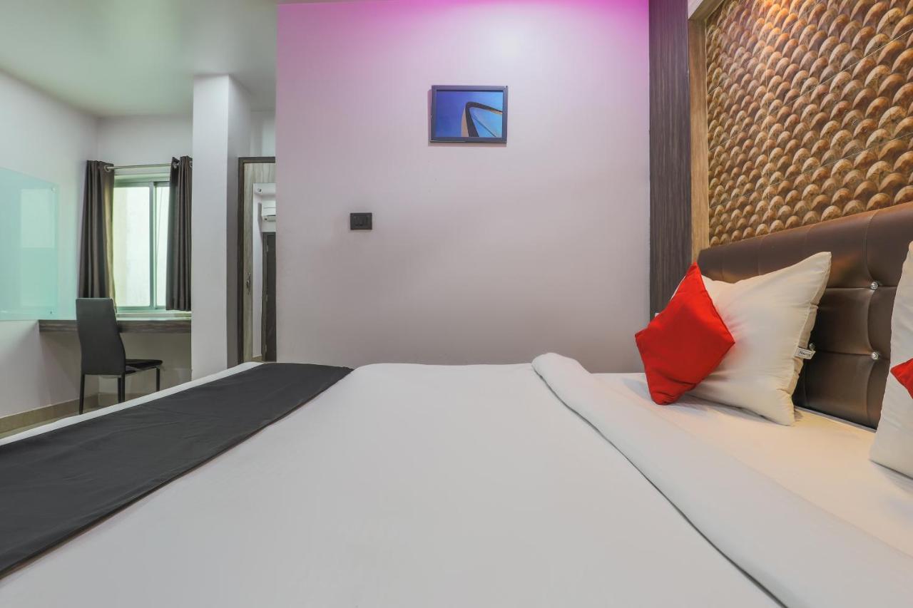 Oyo 14472 Brahmaputra Guest House Guwahati Exteriör bild